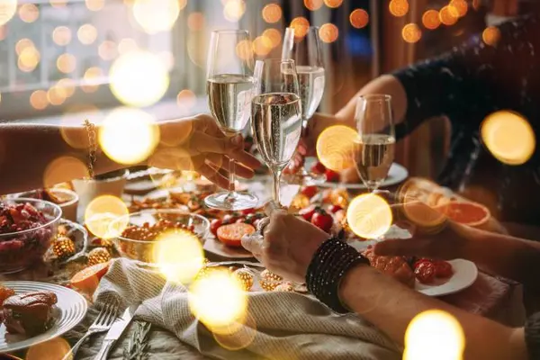 What kind of friends should you take to dinner?