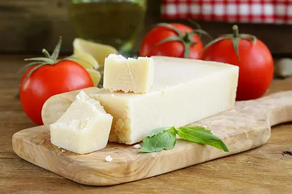 Which celebrity is a cheese expert?
